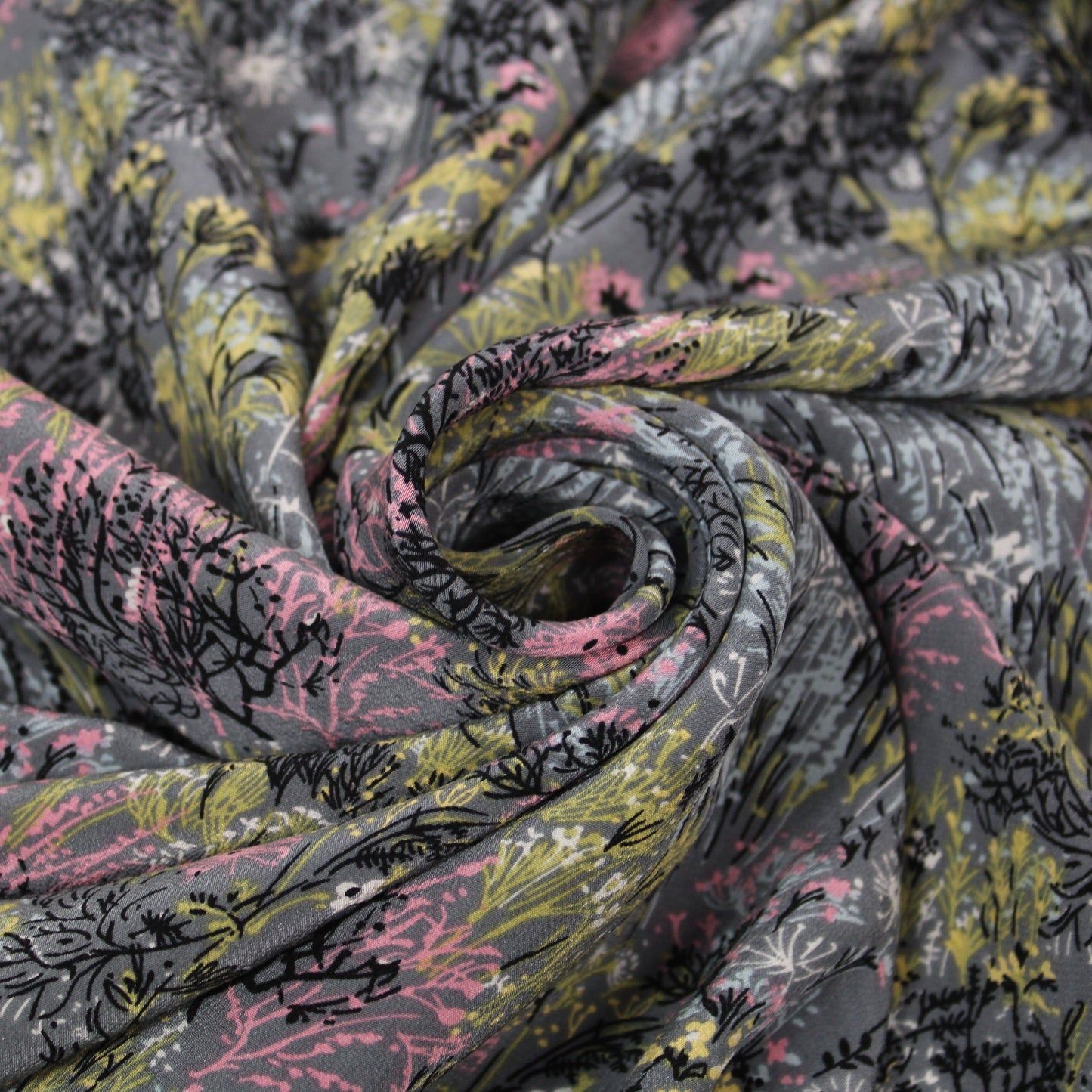 Tissu crêpe de chine 100% soie - imprimé fleuri - ton gris - photo 1/5 | So Tissus