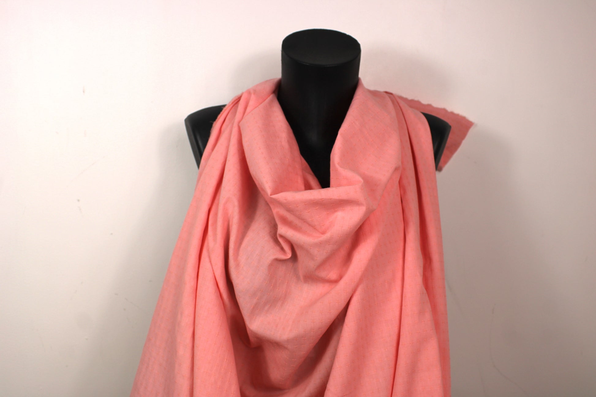 Tissu broderie anglaise - saumon - photo 4/5 | So Tissus