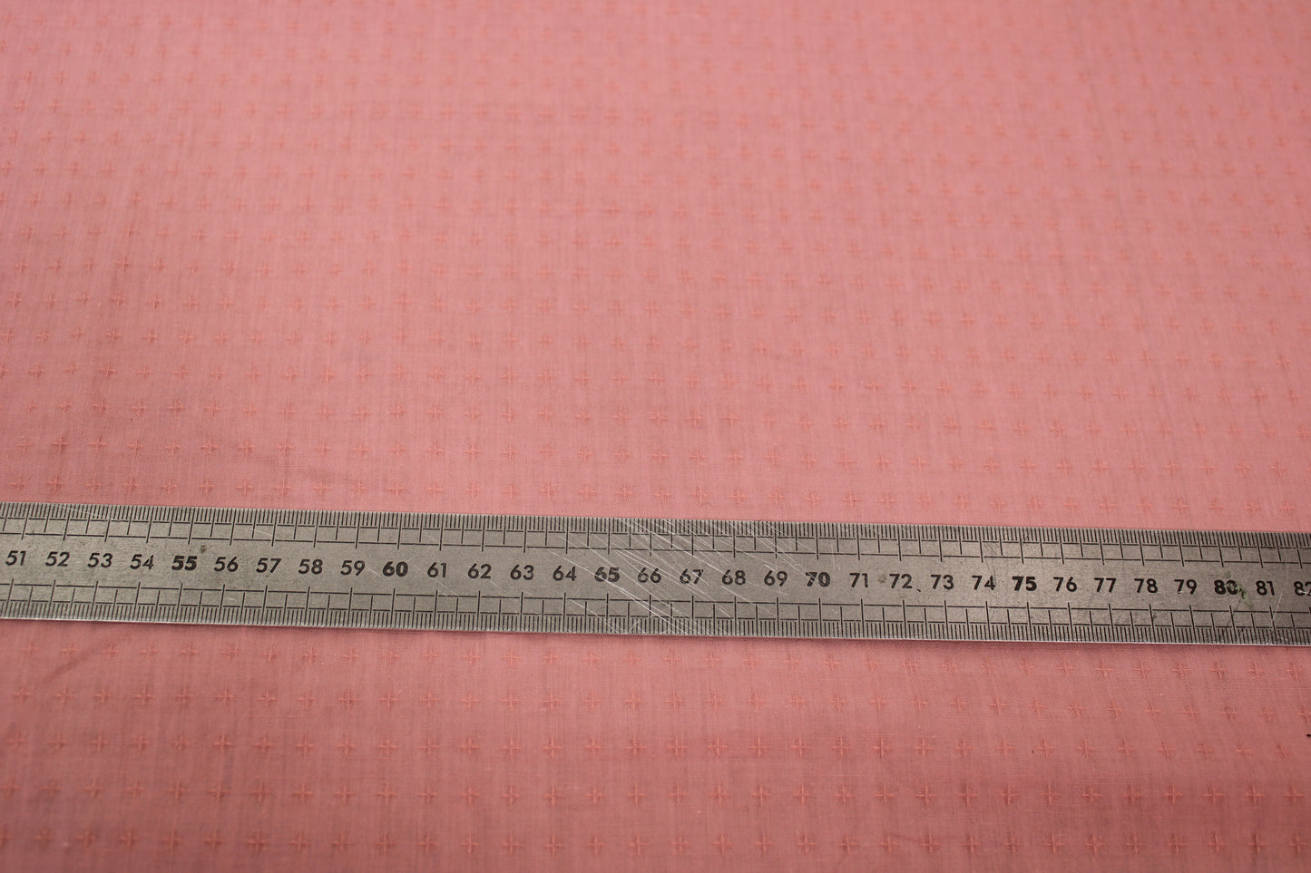 Tissu broderie anglaise - saumon - photo 5/5 | So Tissus