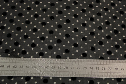 Tissu mousseline de soie dévoré - noir à pois - photo 5/6 | So Tissus