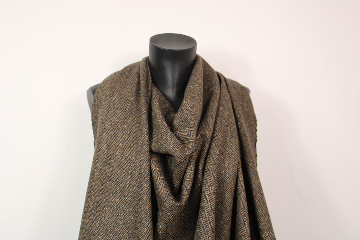 Tissu tweed laine chevron - ton moka chiné - photo 4/5 | So Tissus