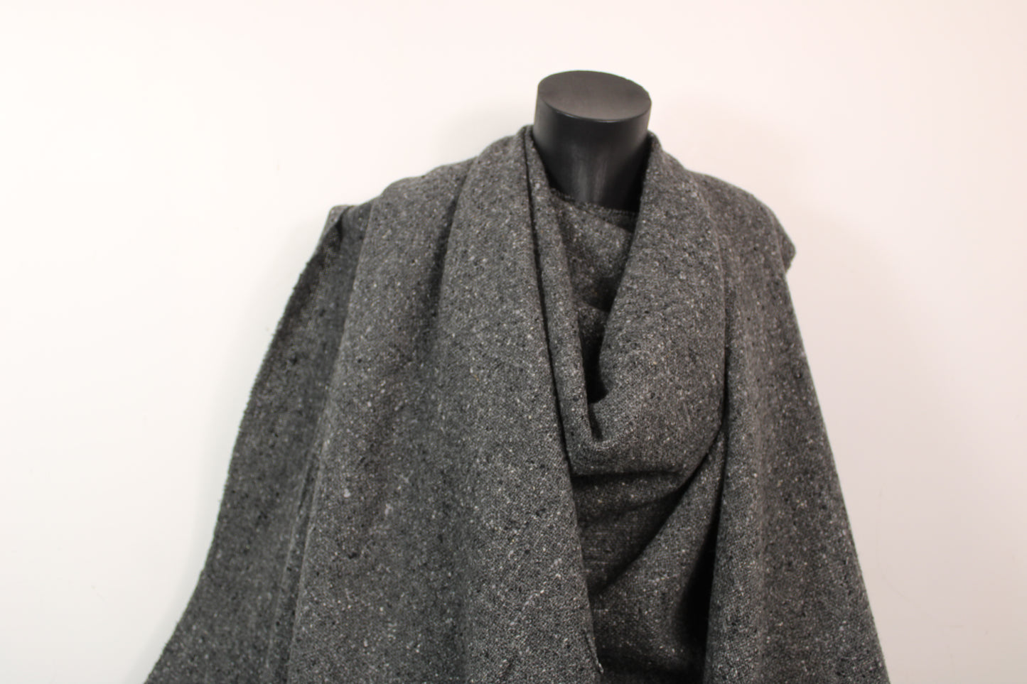 Tissu tweed de laine moucheté - gris chiné - photo 4/4 | So Tissus