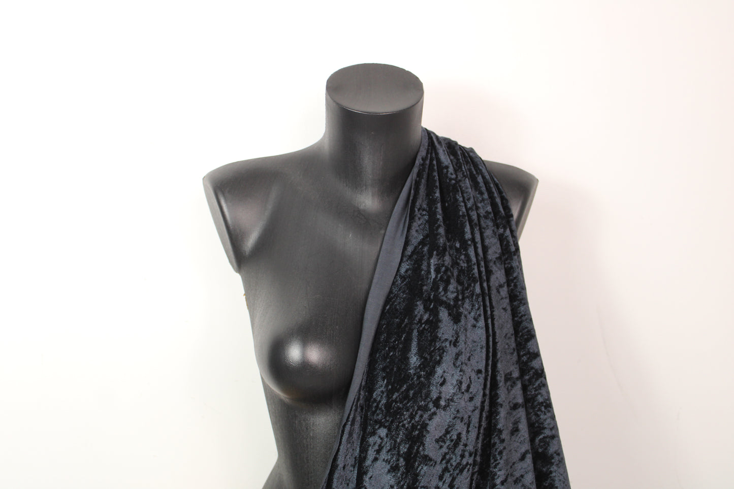 Tissu maille velours frappé - bleu marine foncé - photo 3/4 | So Tissus