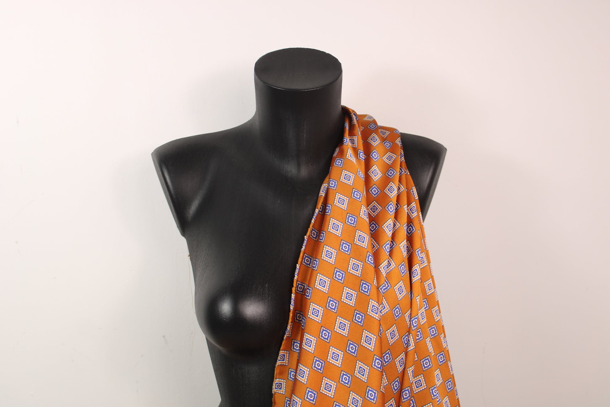 Tissu twill  - imprimé petit carré - orange et bleu - photo 3/5 | So Tissus