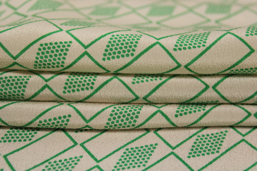 Tissu crêpe de chine 100% soie - imprimé geometrique - ton vert etnude