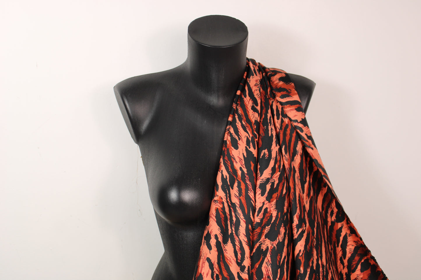 Tissu twill de soie - imprimé leopard - ton orangé - photo 3/4 | So Tissus