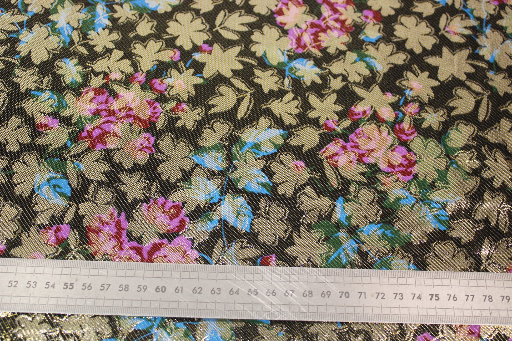 Tissu brocart - imprimé fleuri - doré et multicolore - photo 5/5 | So Tissus