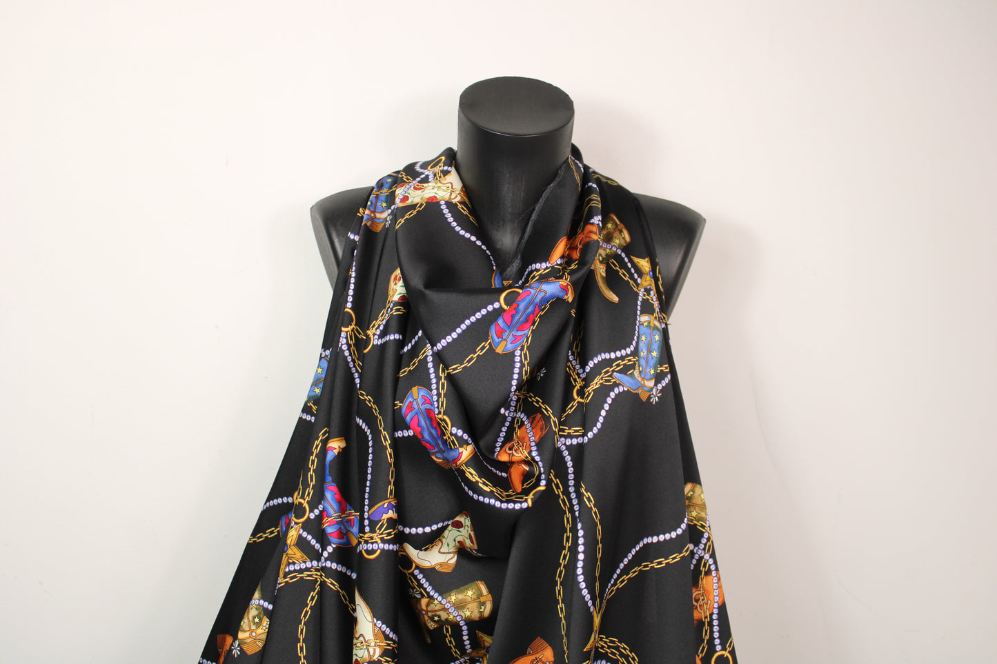 Tissu twill - imprimé santiags - noir et multicolore - photo 4/5 | So Tissus