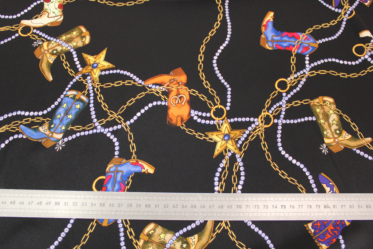 Tissu twill - imprimé santiags - noir et multicolore - photo 5/5 | So Tissus