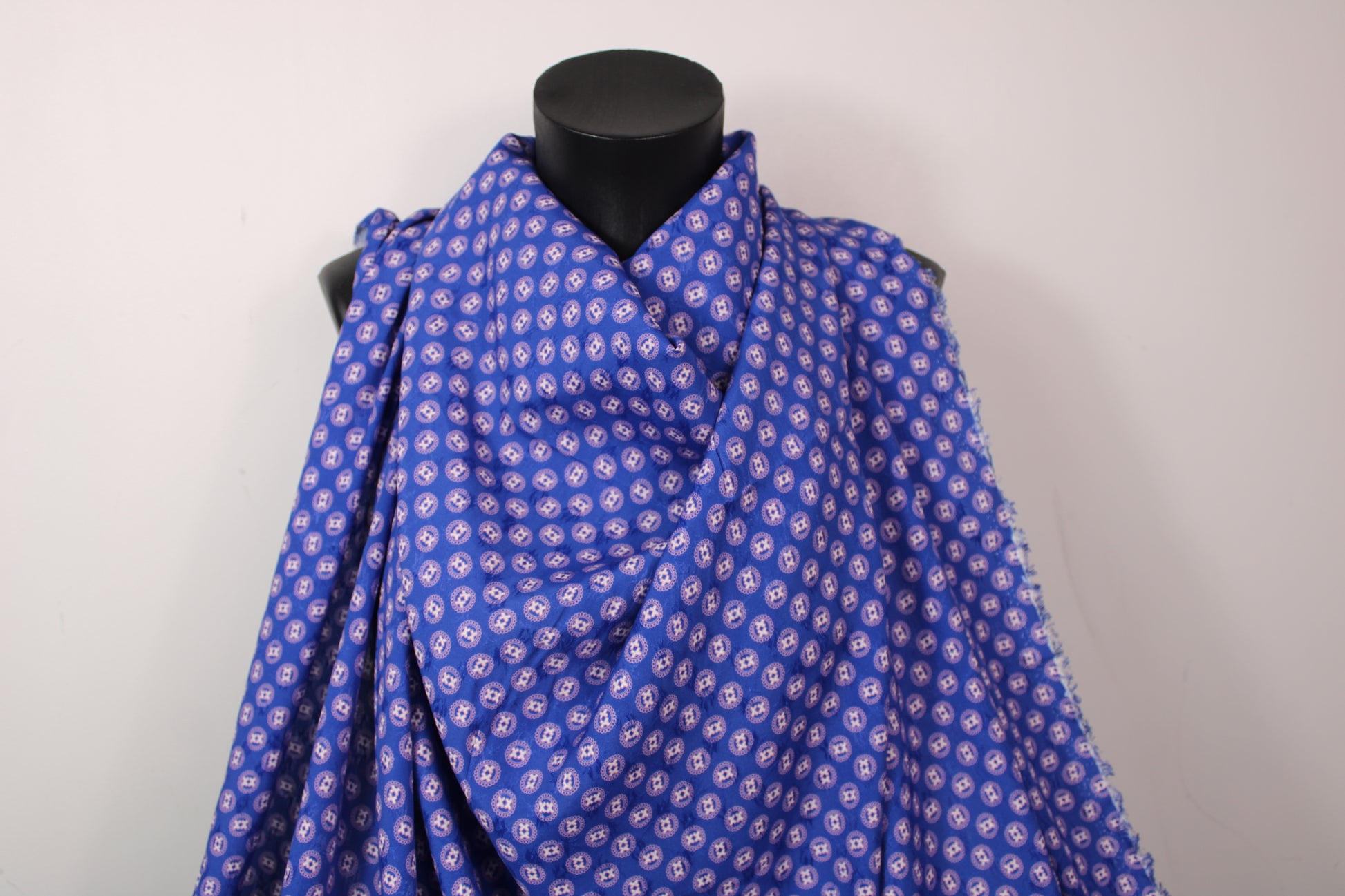 Tissu viscose - imprimé circulaire - rose et bleu - photo 4/5 | So Tissus