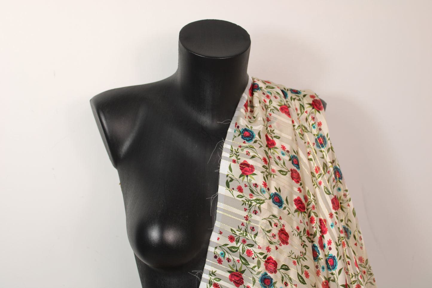 Tissu mousseline de soie - à rayures - imprimé fleuri - ton blanc et rouge - photo 3/5 | So Tissus