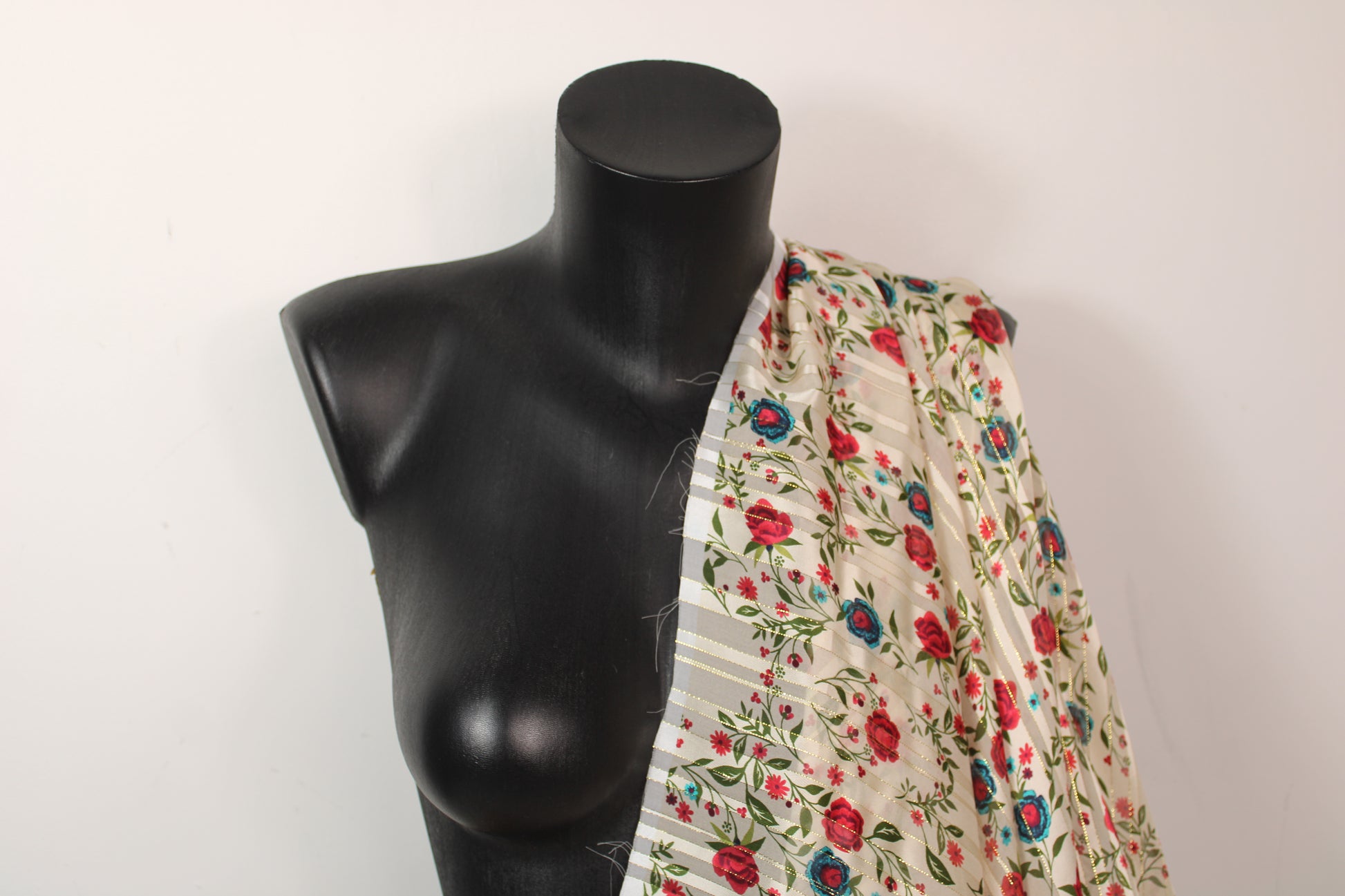Tissu mousseline de soie - à rayures - imprimé fleuri - ton blanc et rouge - photo 3/5 | So Tissus