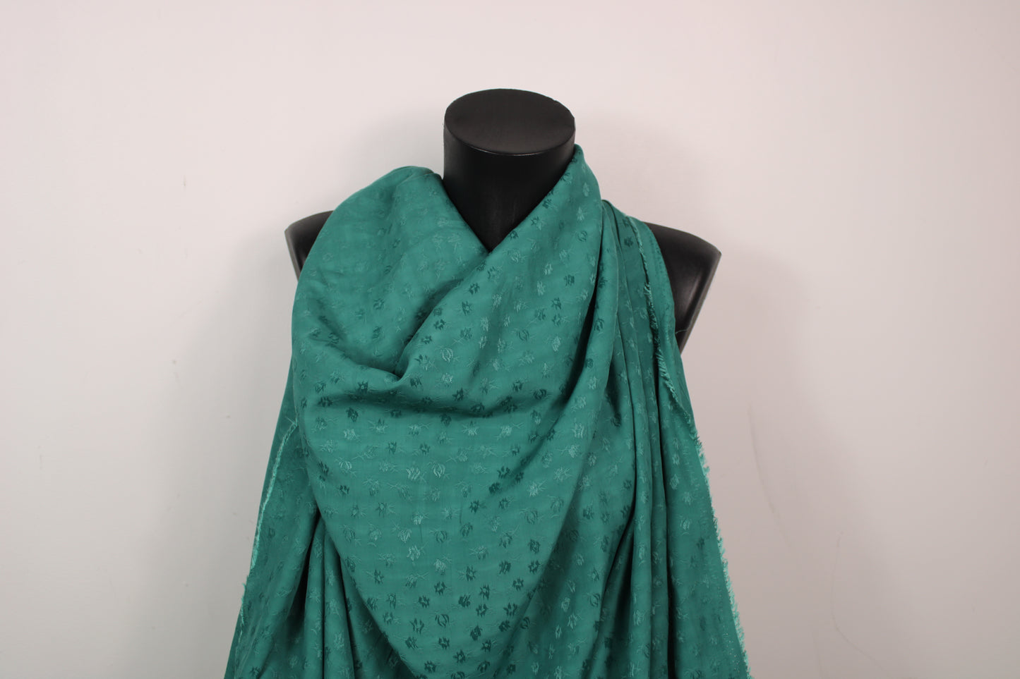 Tissu viscose - imprimé petite fleur ton sur ton - vert sapin - photo 4/5 | So Tissus