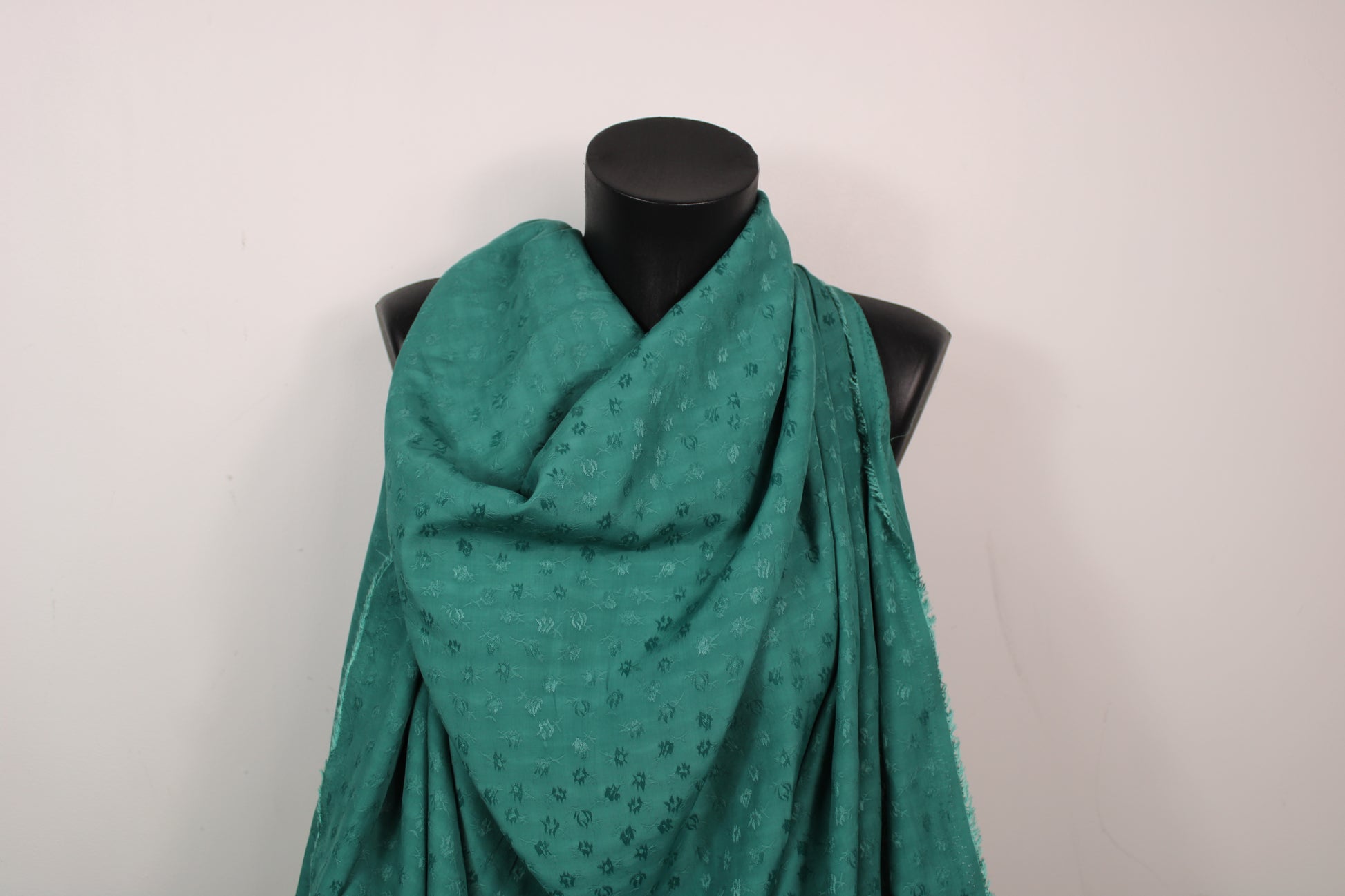 Tissu viscose - imprimé petite fleur ton sur ton - vert sapin - photo 4/5 | So Tissus