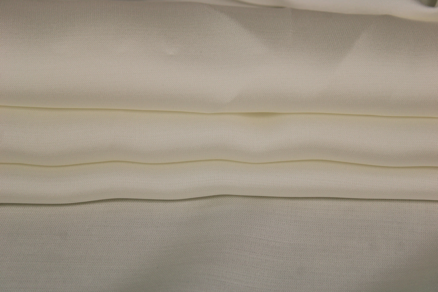 Tissu satin de viscose - blanc - photo 2/4 | So Tissus