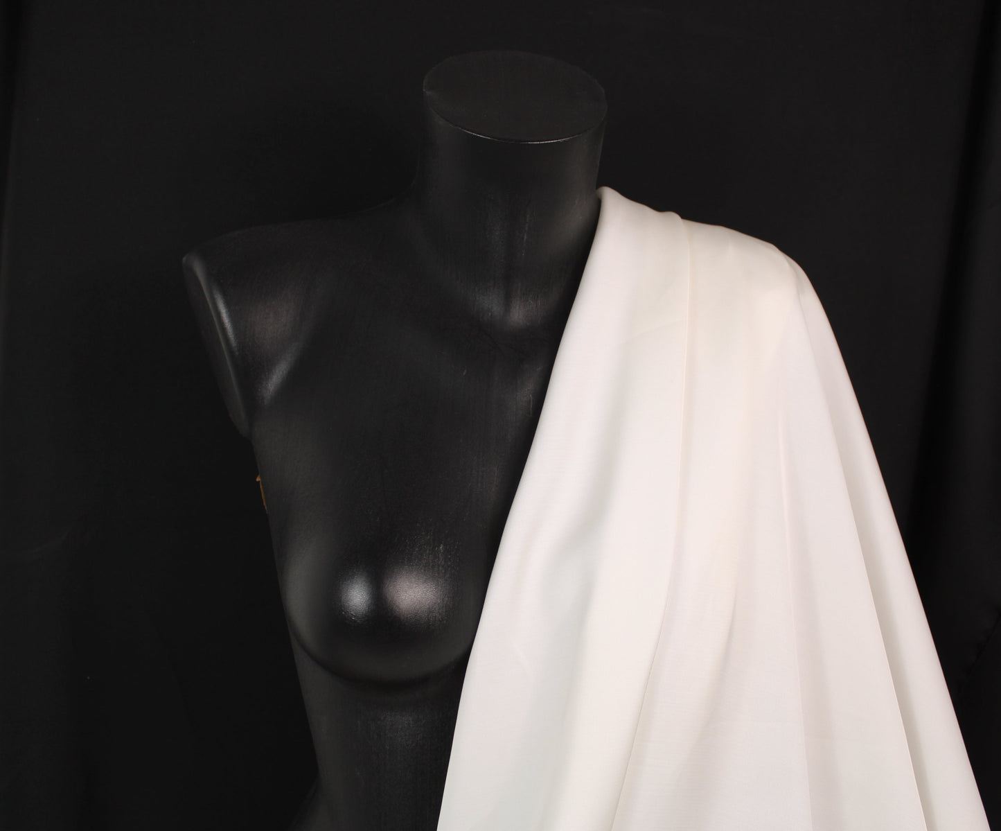 Tissu satin de viscose - blanc - photo 3/4 | So Tissus
