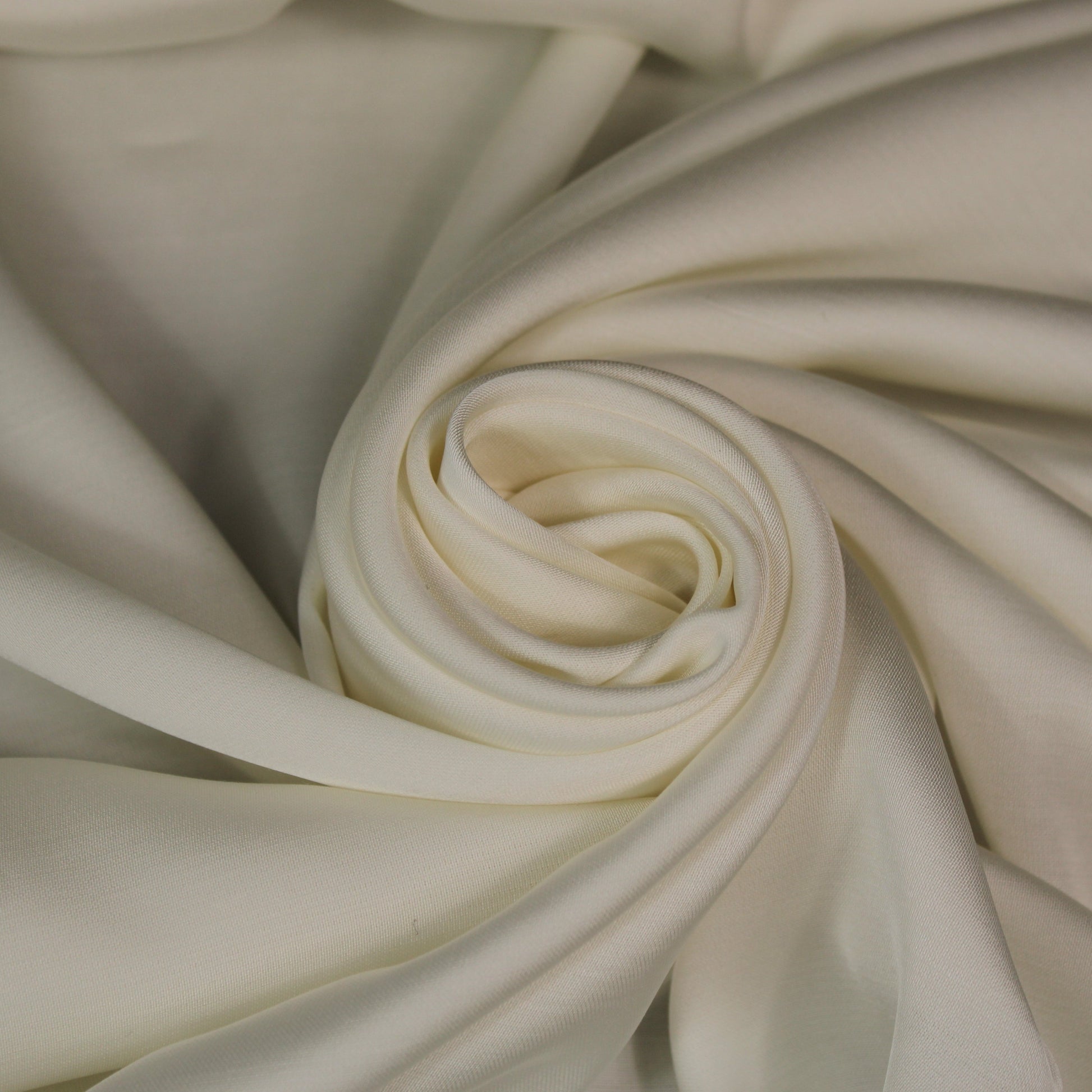 Tissu satin de viscose - blanc - photo 1/4 | So Tissus