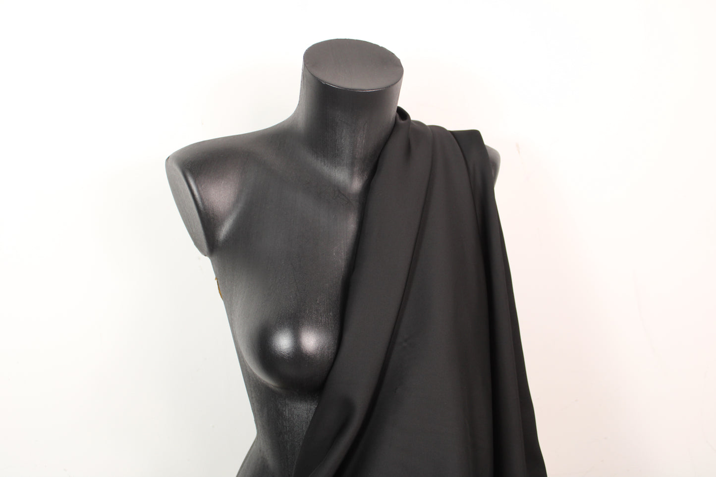 Tissu satin de viscose - noir - photo 3/4 | So Tissus