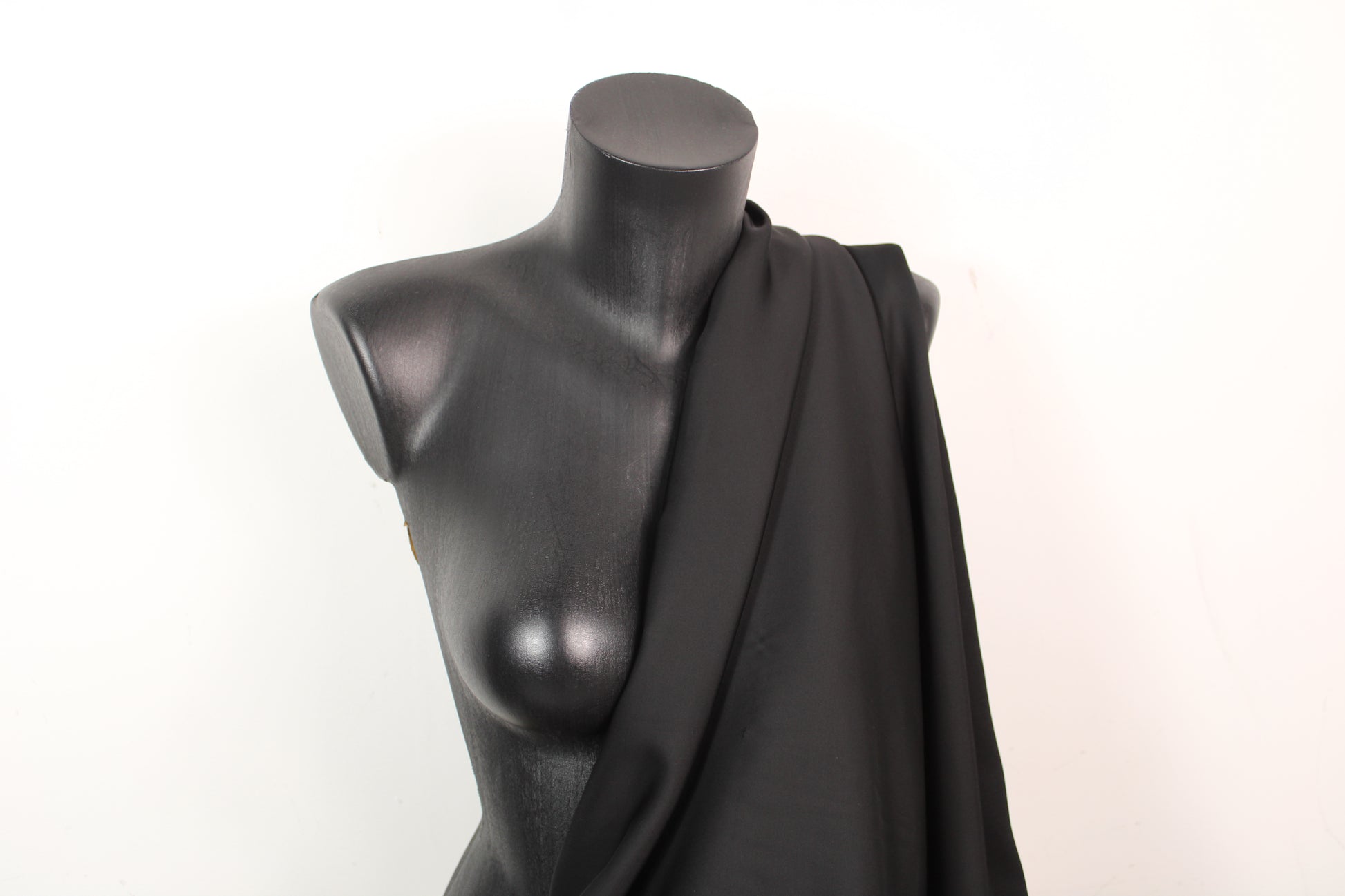 Tissu satin de viscose - noir - photo 3/4 | So Tissus