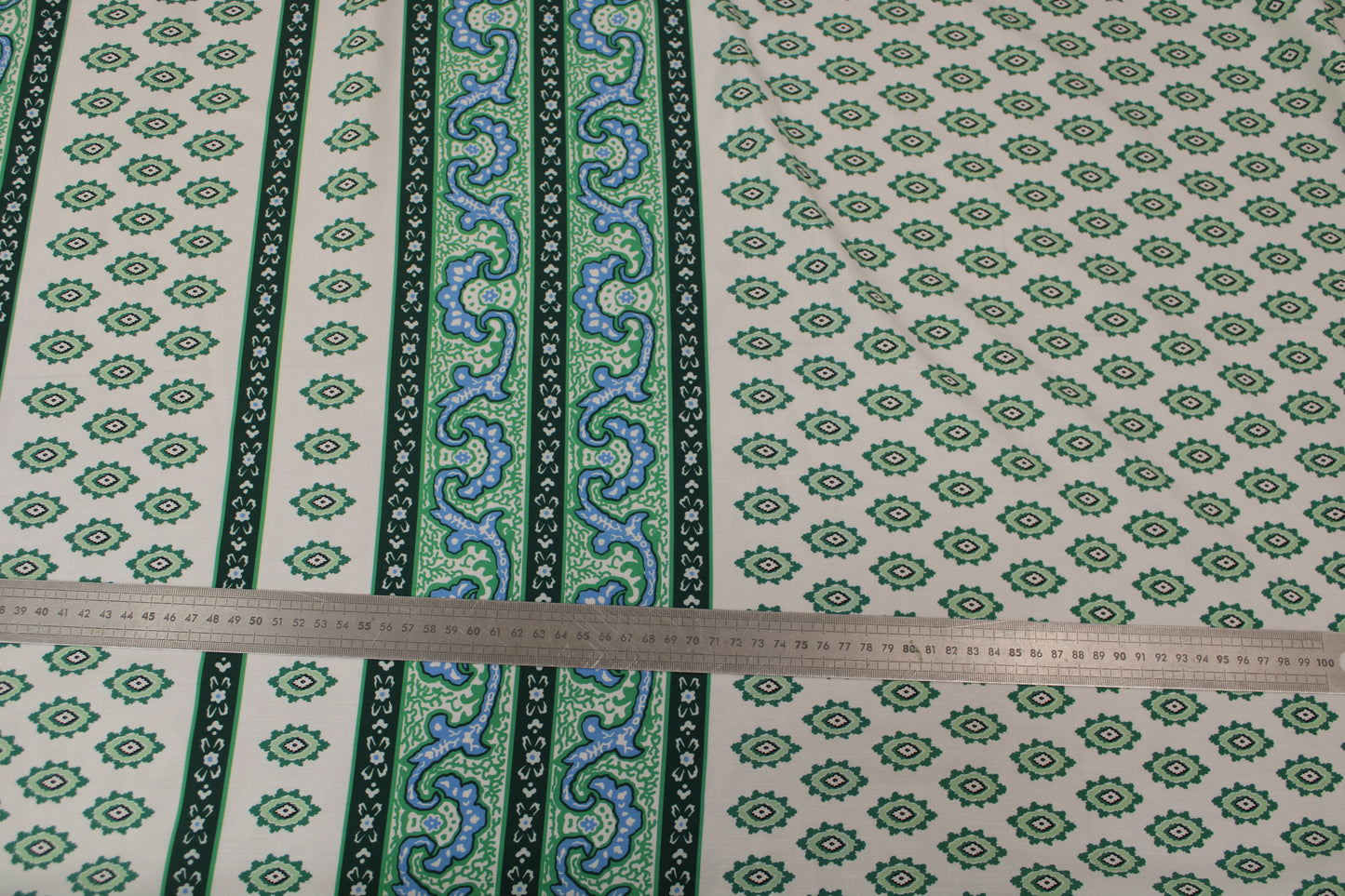 Tissu viscose - imprimé abstrait - rayure verte - ton vert d'eau - photo 5/5 | So Tissus