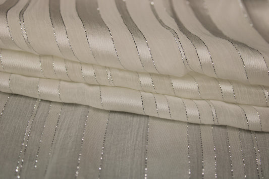 Tissu mousseline de soie - à rayures - blanc et argenté - photo 2/6 | So Tissus