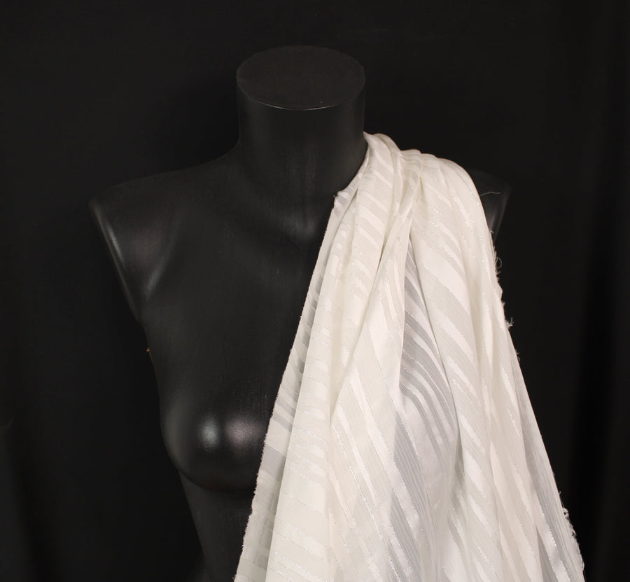 Tissu mousseline de soie - à rayures - blanc et argenté