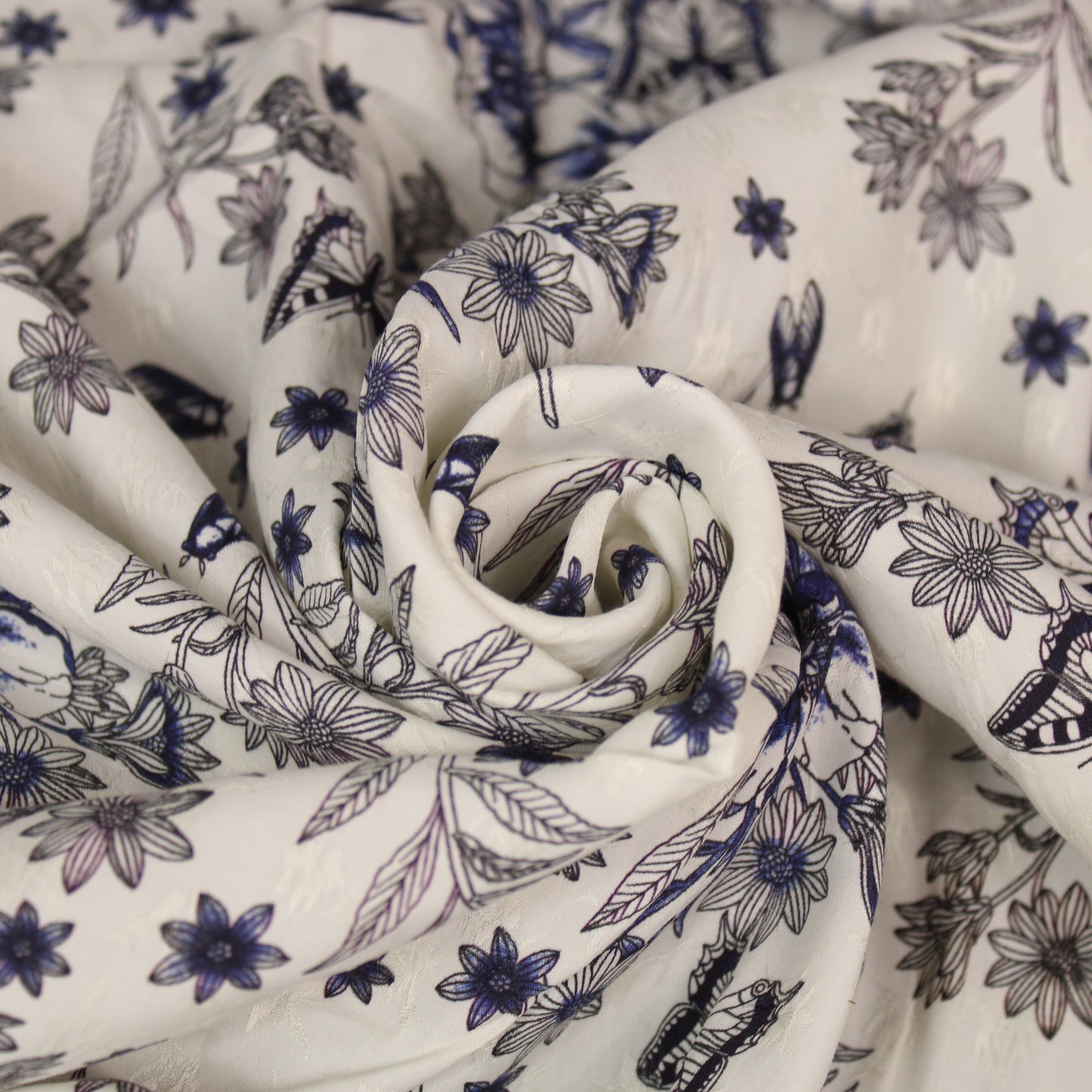 Tissu viscose - imprimé papillon - bleu et blanc - photo 1/4 | So Tissus
