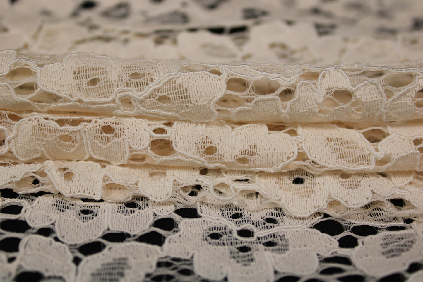 Tissu dentelle fleuri - écru - photo 2/5 | So Tissus