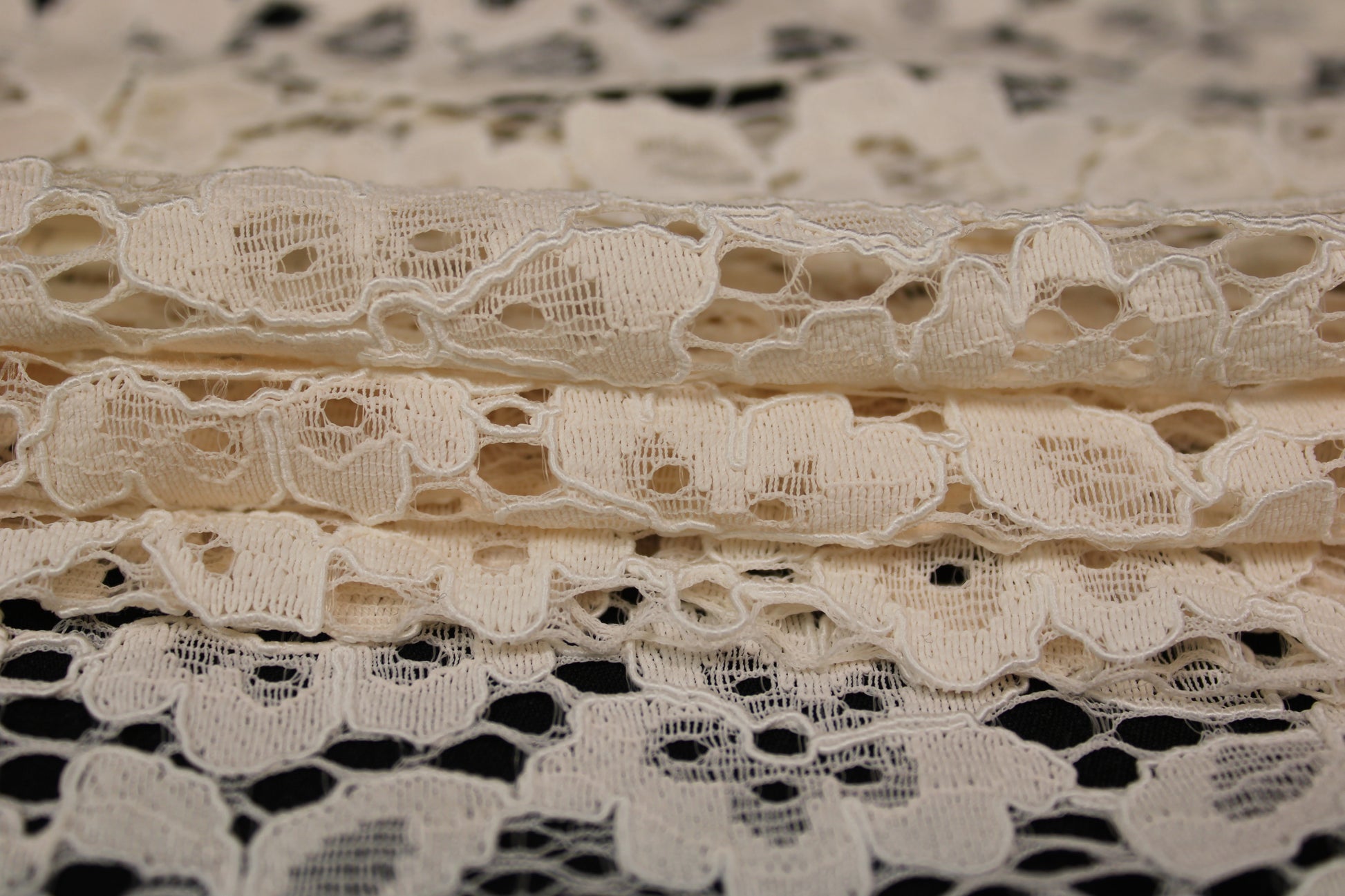 Tissu dentelle fleuri - écru - photo 2/5 | So Tissus
