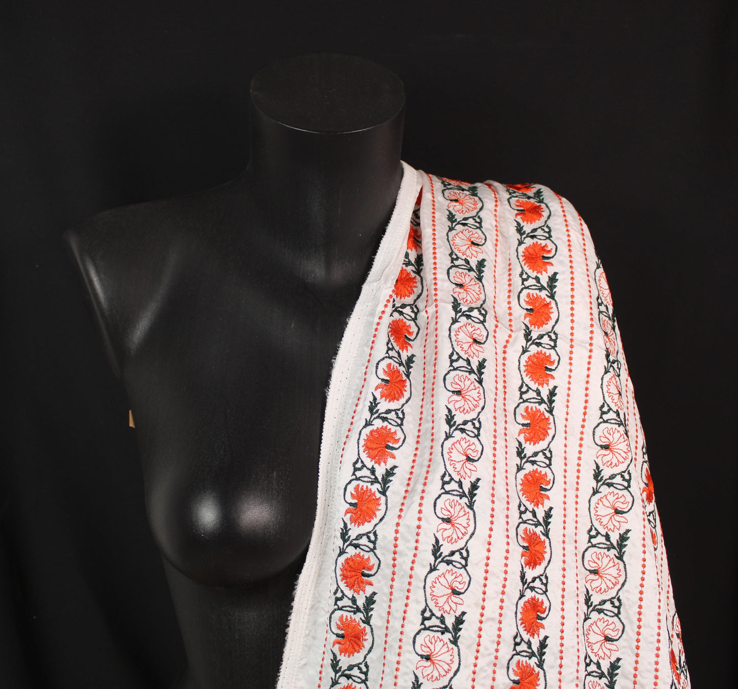Tissu broderie - motif florale - orange et vert - photo 3/5 | So Tissus