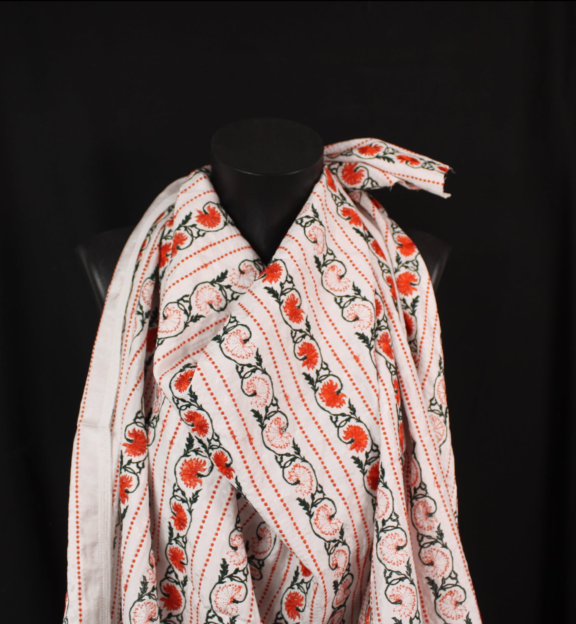 Tissu broderie - motif florale - orange et vert - photo 4/5 | So Tissus