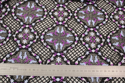 Tissu guipure - noir - motif floral - violet et bleu - photo 5/5 | So Tissus