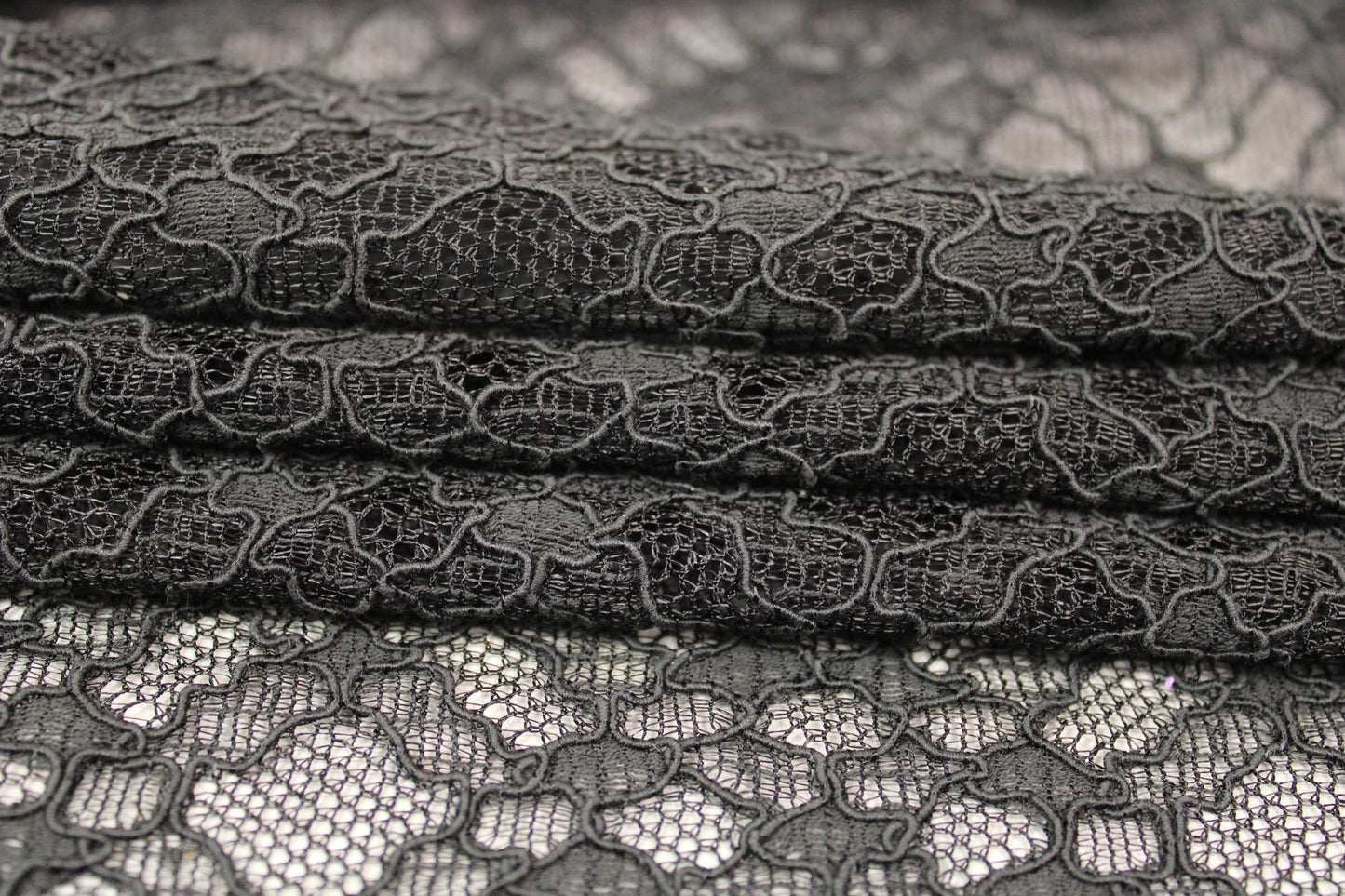 Tissu dentelle geométrique - noir - photo 2/5 | So Tissus