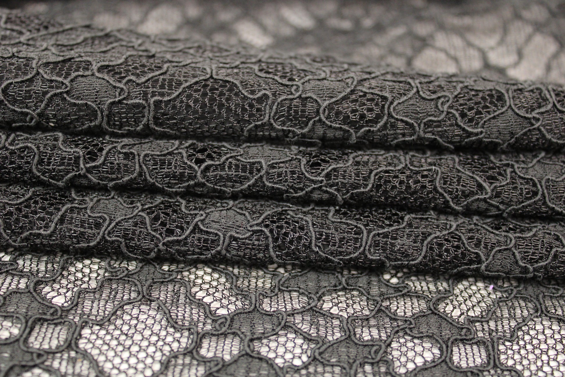 Tissu dentelle geométrique - noir - photo 2/5 | So Tissus