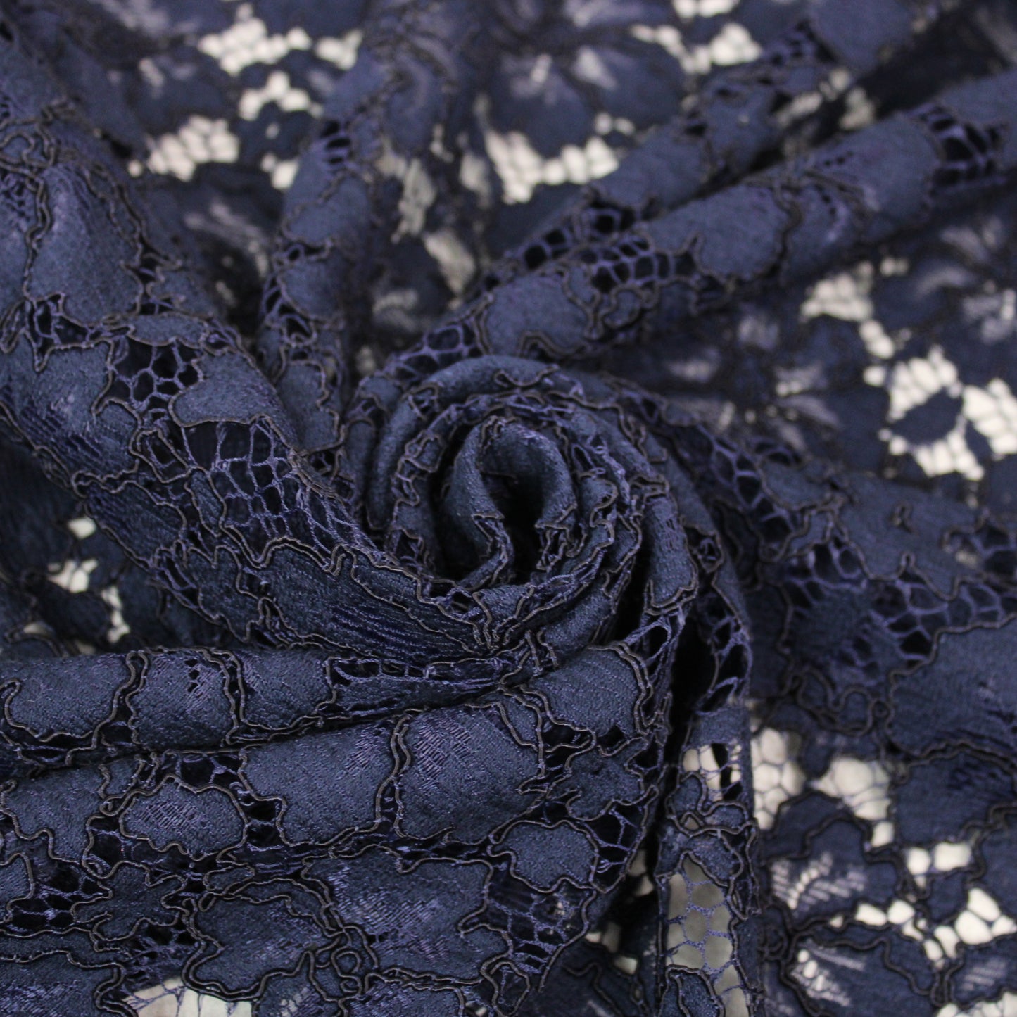 Tissu dentelle fleuri - bleu marine - photo 1/5 | So Tissus