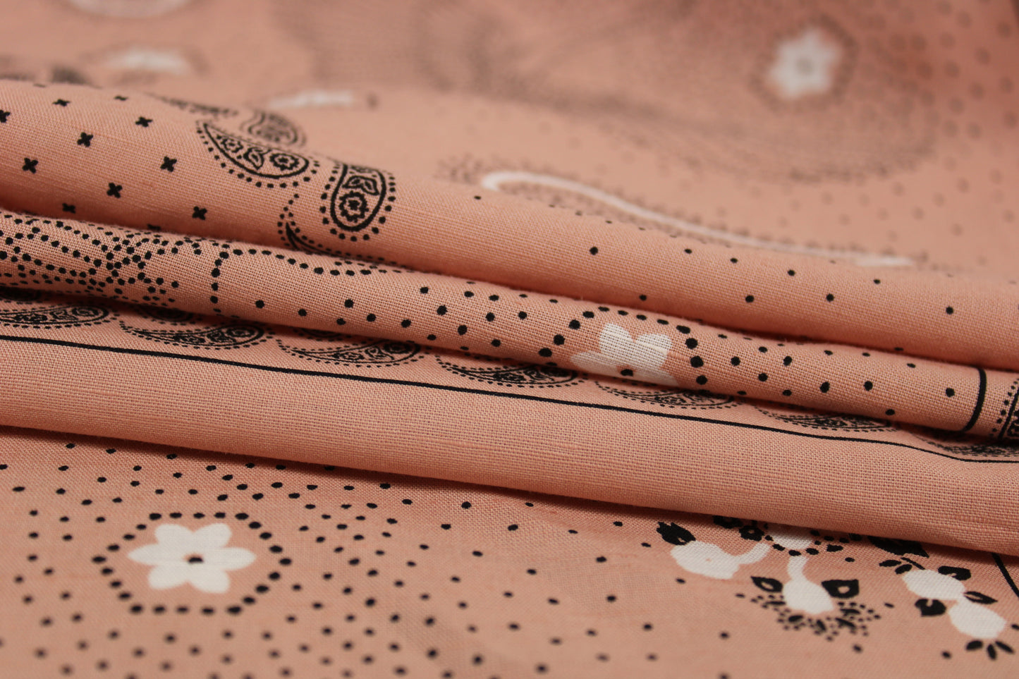 Tissu viscose - imprimé cachemire et fleur - ton rose - photo 2/5 | So Tissus