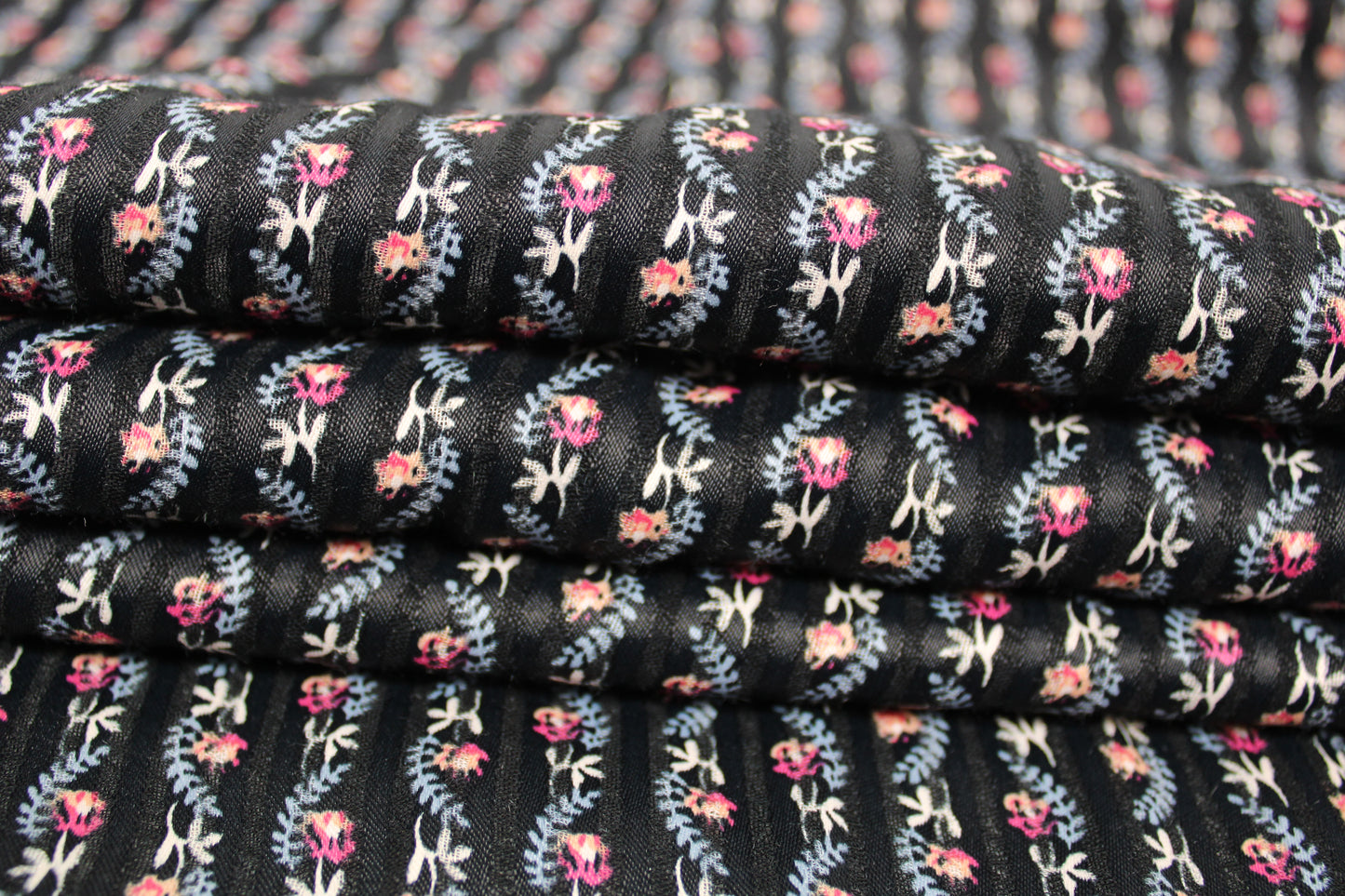 Tissu voile de coton - à rayures - noir - fleuri - ton bleu et rose - photo 2/5 | So Tissus