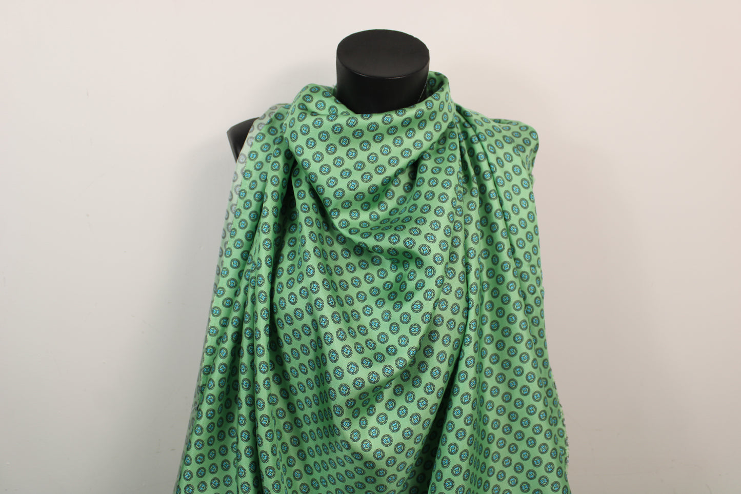 Tissu twill de soie - imprimé circulaire - vert d'eau et bleu - photo 4/5 | So Tissus
