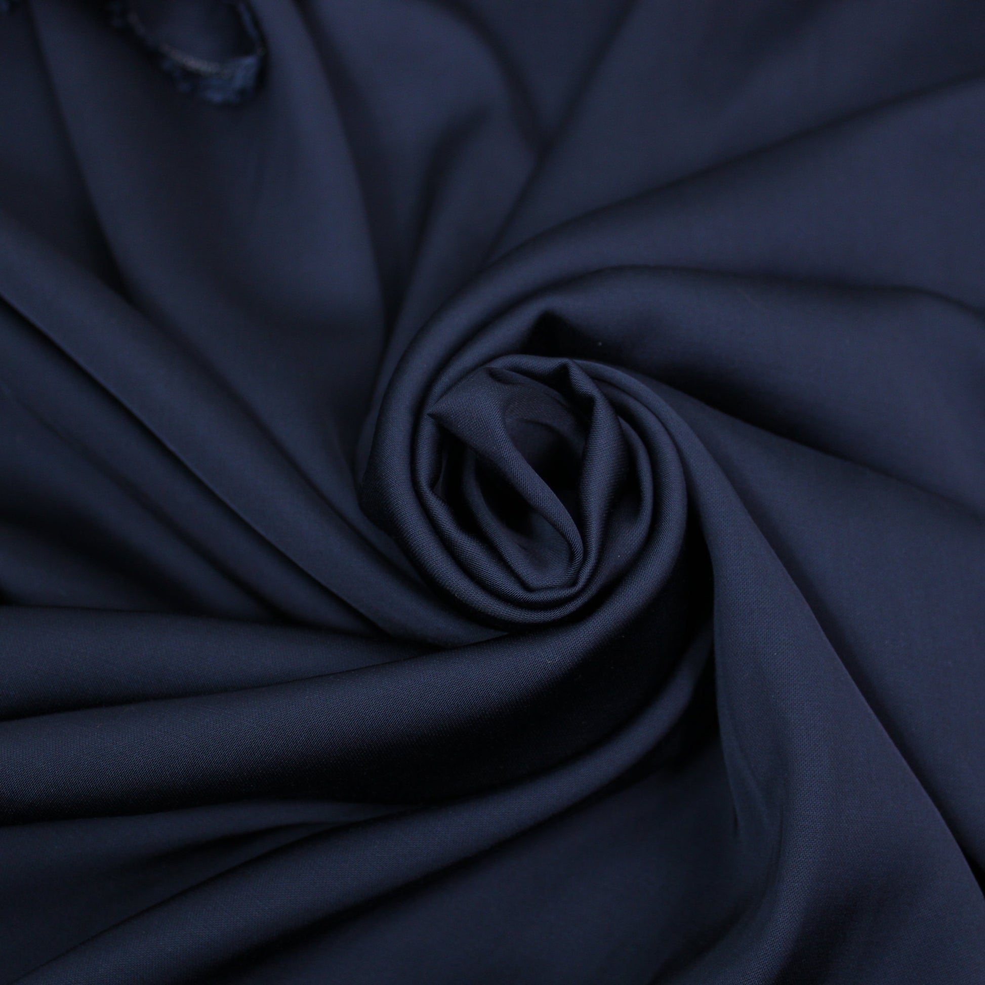 Tissu satin de viscose - bleu nuit - photo 1/4 | So Tissus