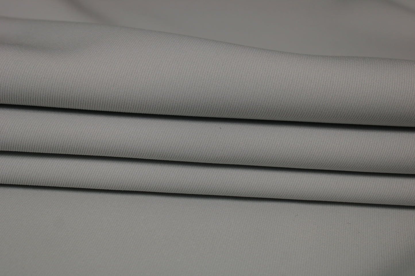 Tissu crêpe twill lourd - gris perle - photo 2/4 | So Tissus