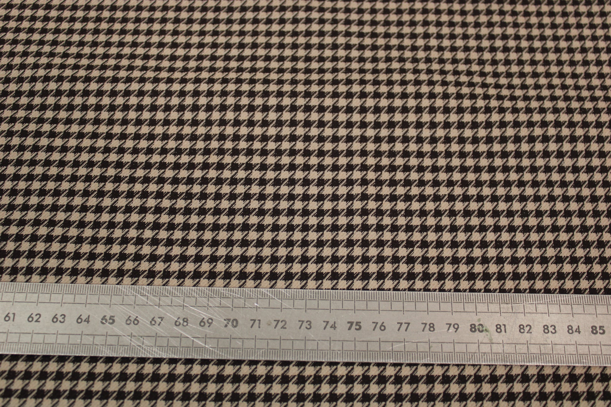 Tissu crêpe de laine stretch laine - pieds de poule - marron et beige - photo 5/5 | So Tissus