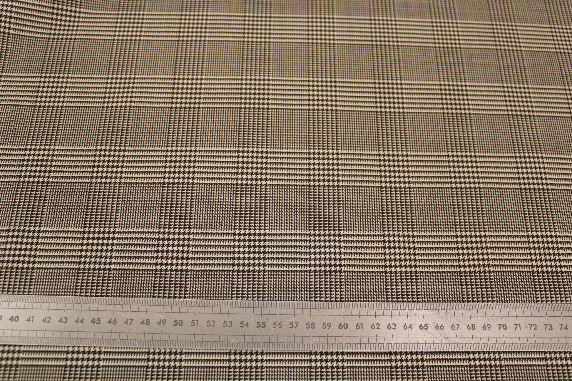 Tissu crêpe de laine stretch  - prince de galles - marron et beige - photo 5/5 | So Tissus