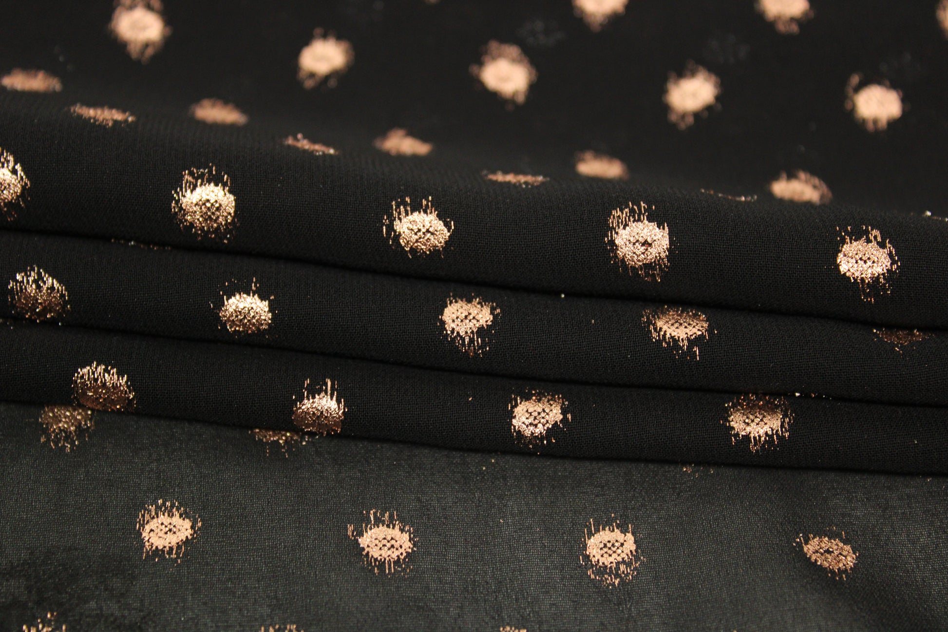 Tissu crêpe georgette  - imprimé tacheté - noir et cuivre - photo 2/6 | So Tissus