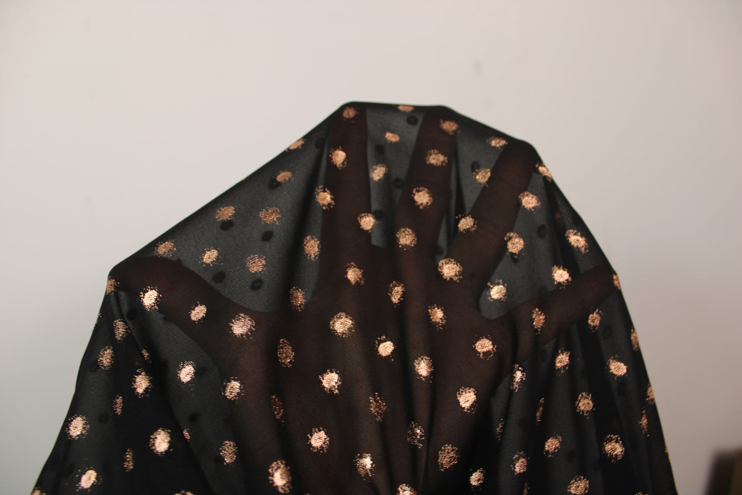 Tissu crêpe georgette  - imprimé tacheté - noir et cuivre - photo 6/6 | So Tissus