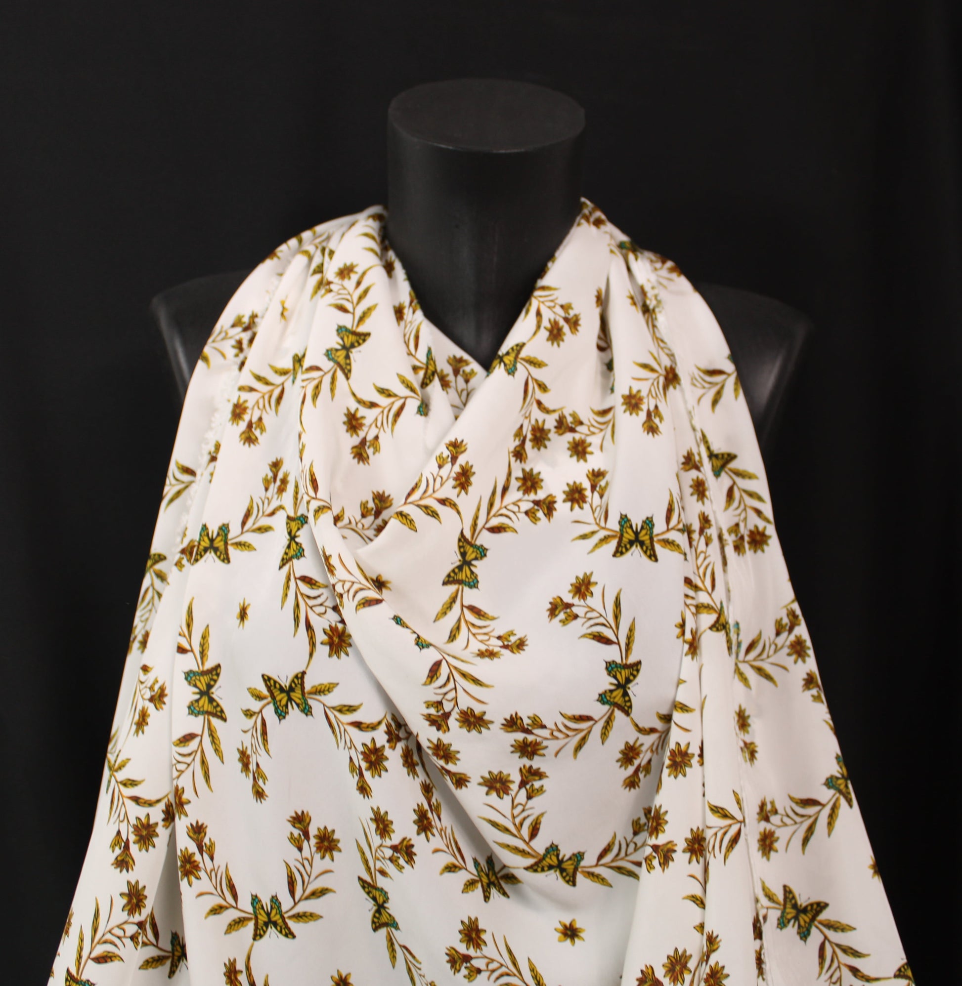 Tissu viscose - imprimé fleurs et papillons - ton blanc - photo 4/5 | So Tissus