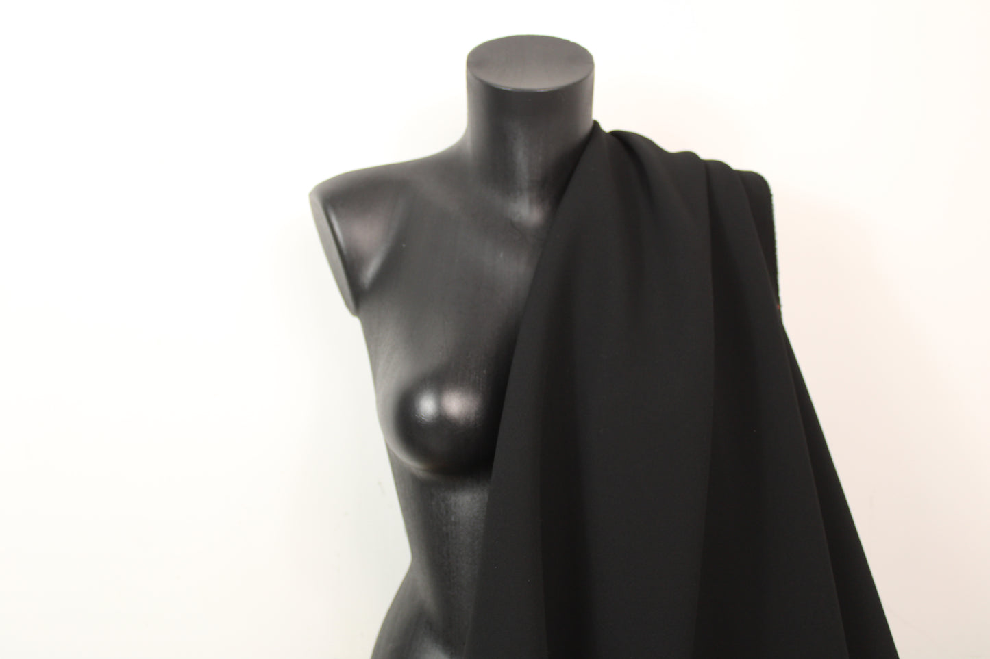 Tissu double crêpe stretch - noir - photo 3/4 | So Tissus