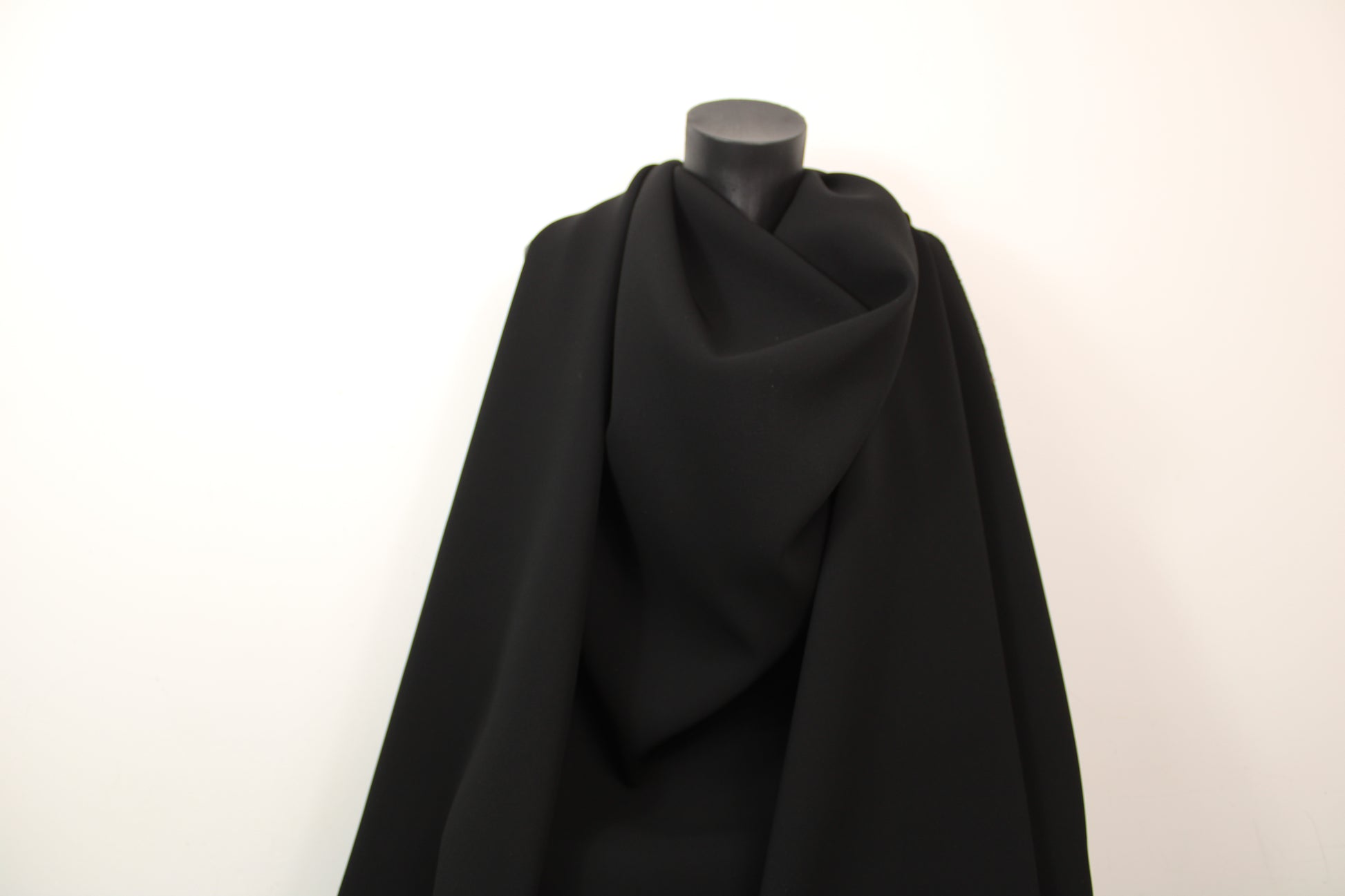 Tissu double crêpe stretch - noir - photo 4/4 | So Tissus