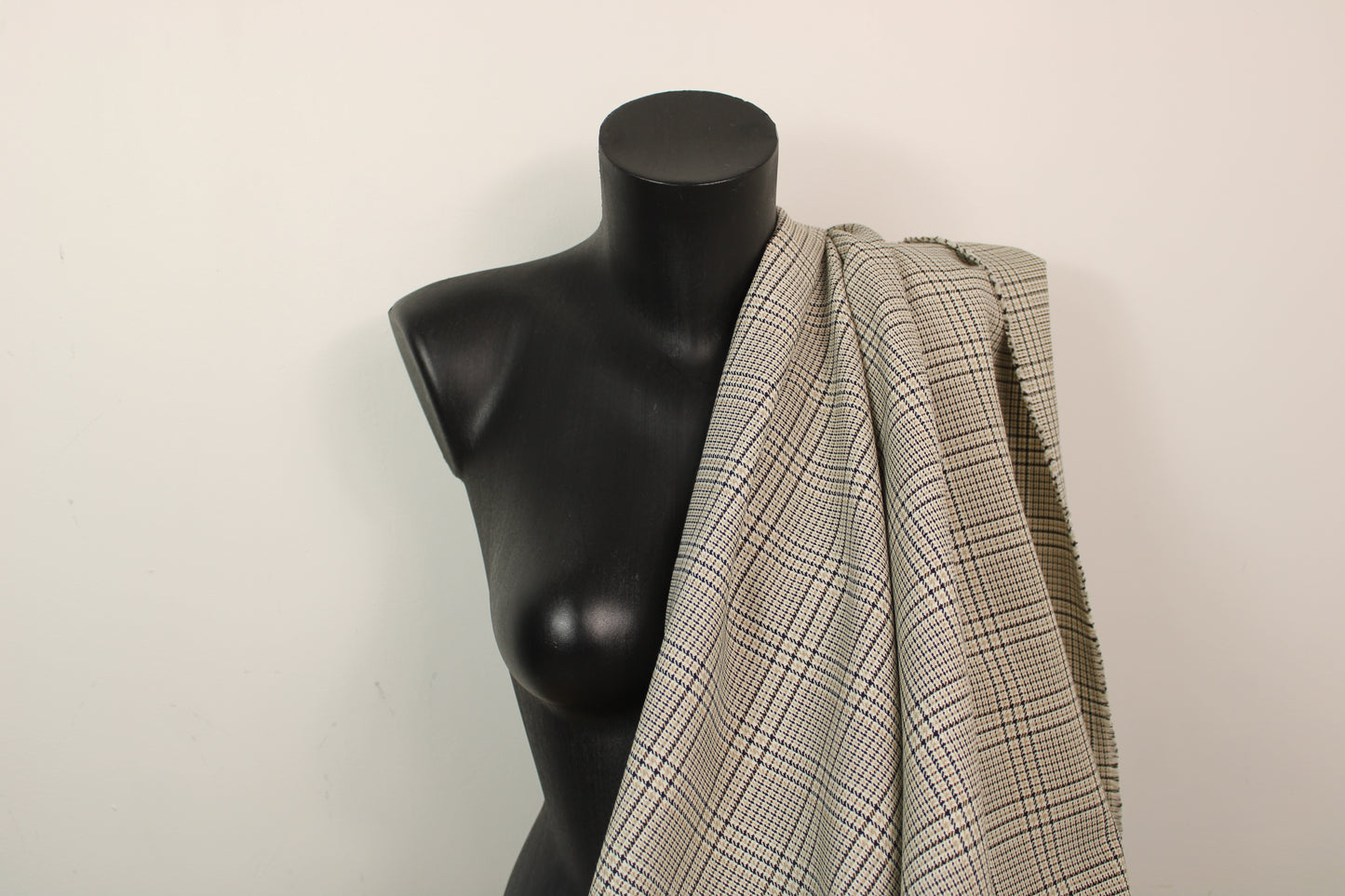 Tissu tweed de laine - imprimé à carreaux - ton beige, noir et blanc - photo 3/5 | So Tissus