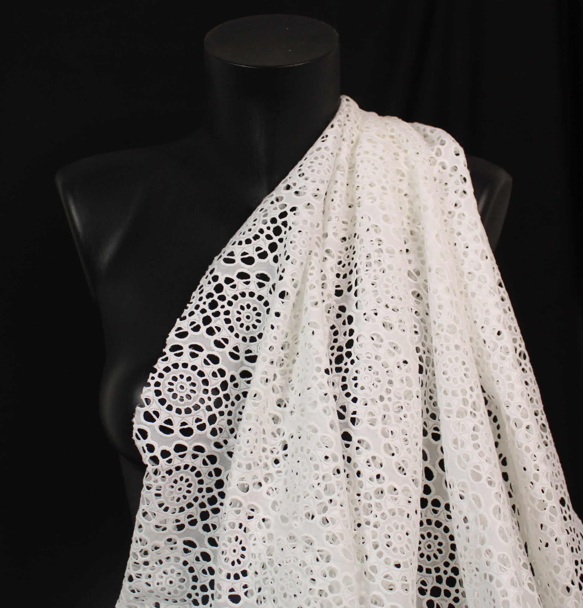 Tissu broderie anglaise - blanc - photo 3/5 | So Tissus
