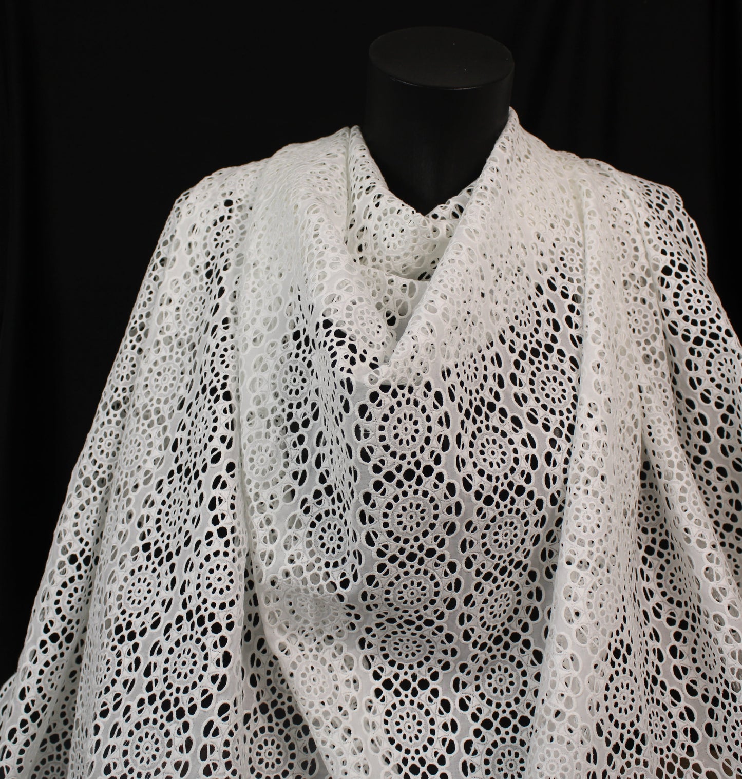 Tissu broderie anglaise - blanc - photo 4/5 | So Tissus